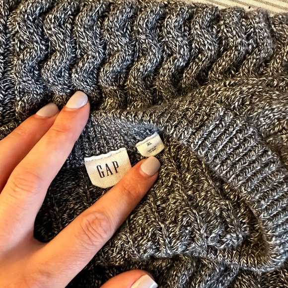 Women’s Gap Sweater - Picture 2 of 5